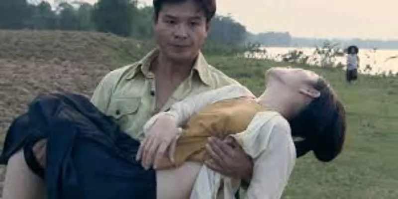 mặc áo yếm